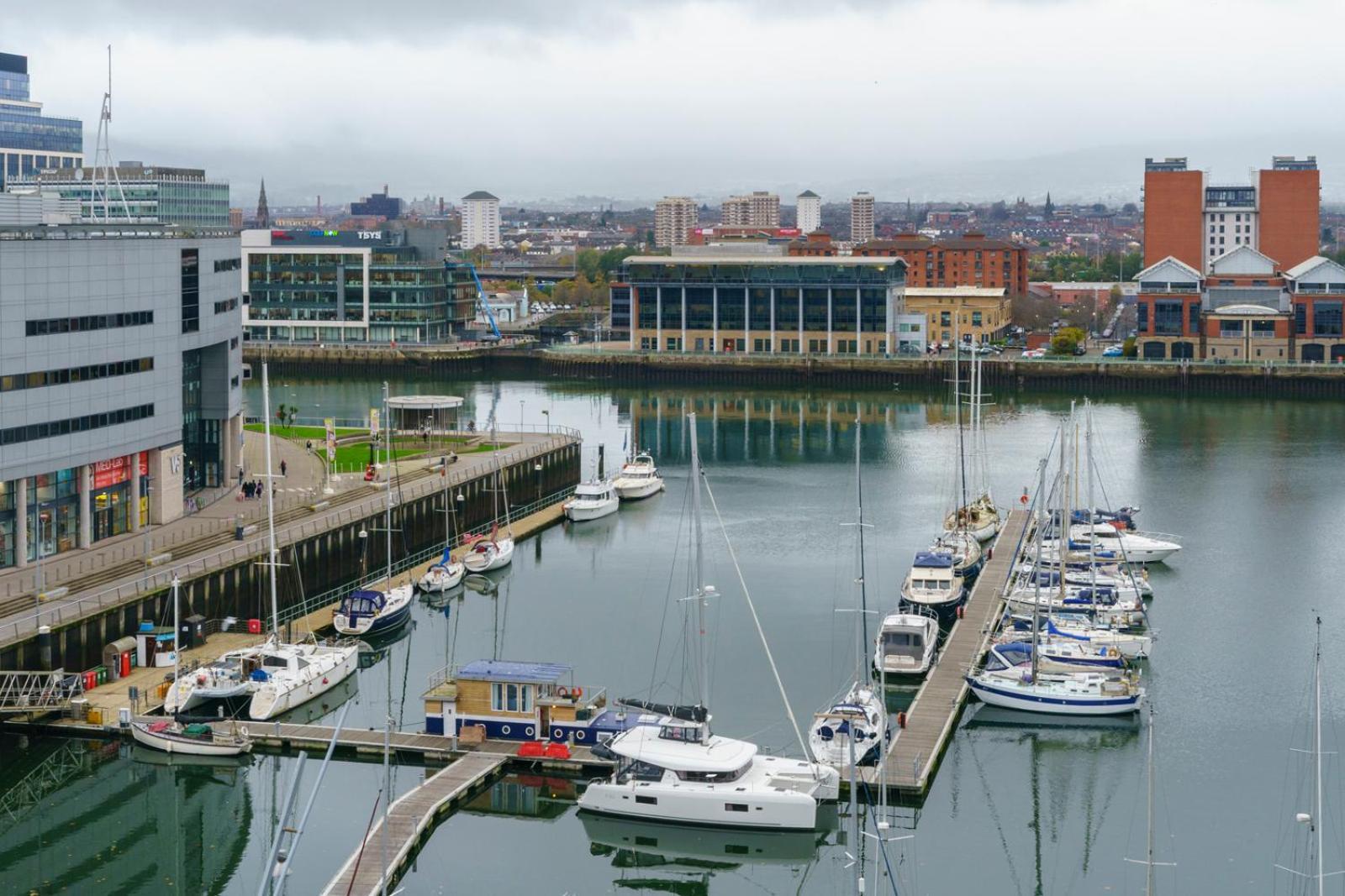 Stylish City Centre 2 Bedroom Apartment With Belfast Cityscape View Exteriör bild